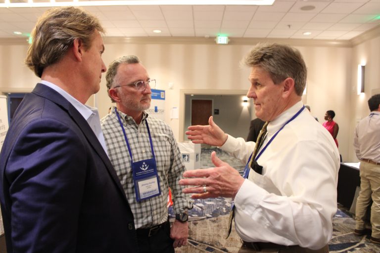 Discussion with pharmacists and exhibitors